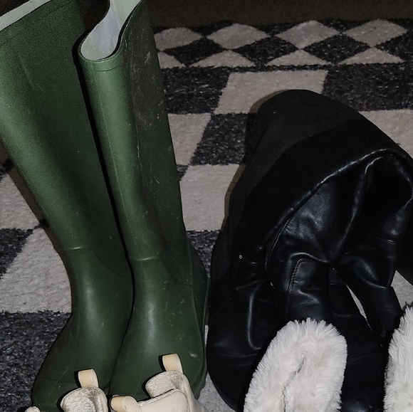 Bundle of ladies shoes , Converse, Puma sneakers and boots - Picture 3 of 3